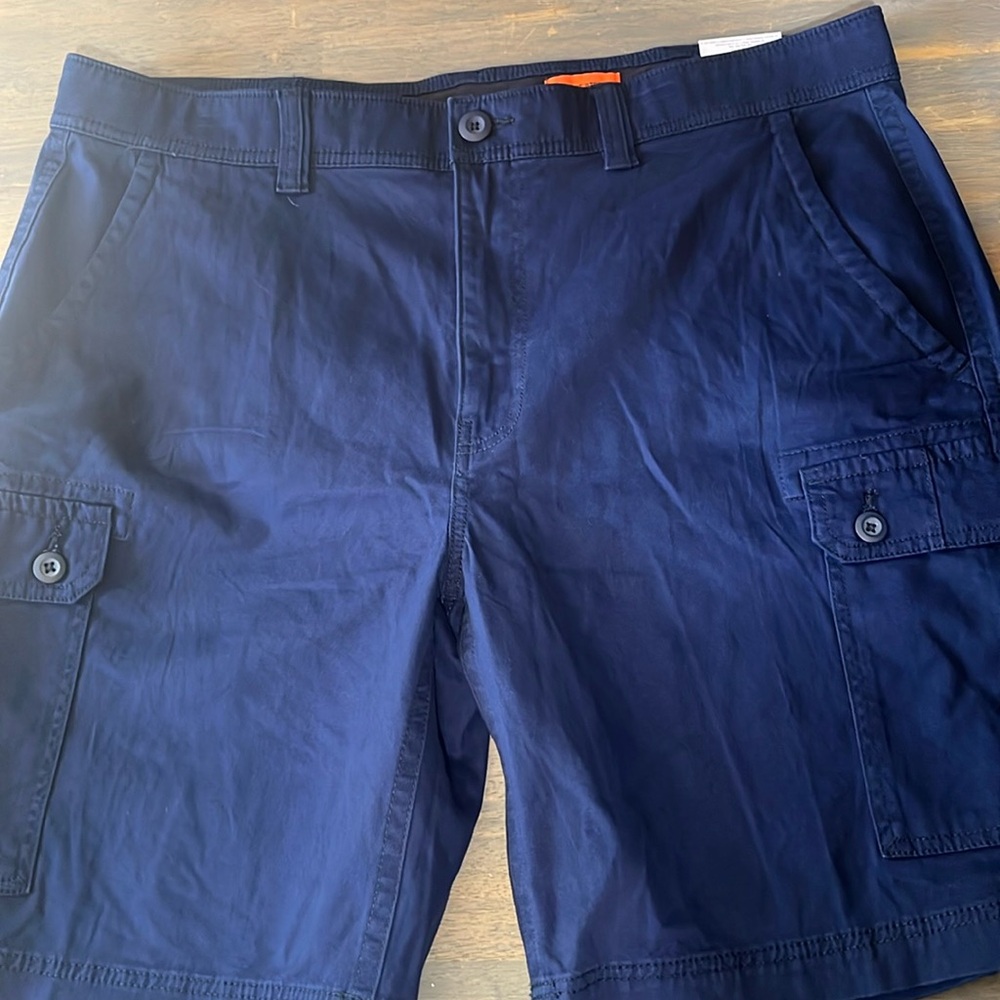 St. John’s Bay men’s cargo shorts size 40 new with tags #340
